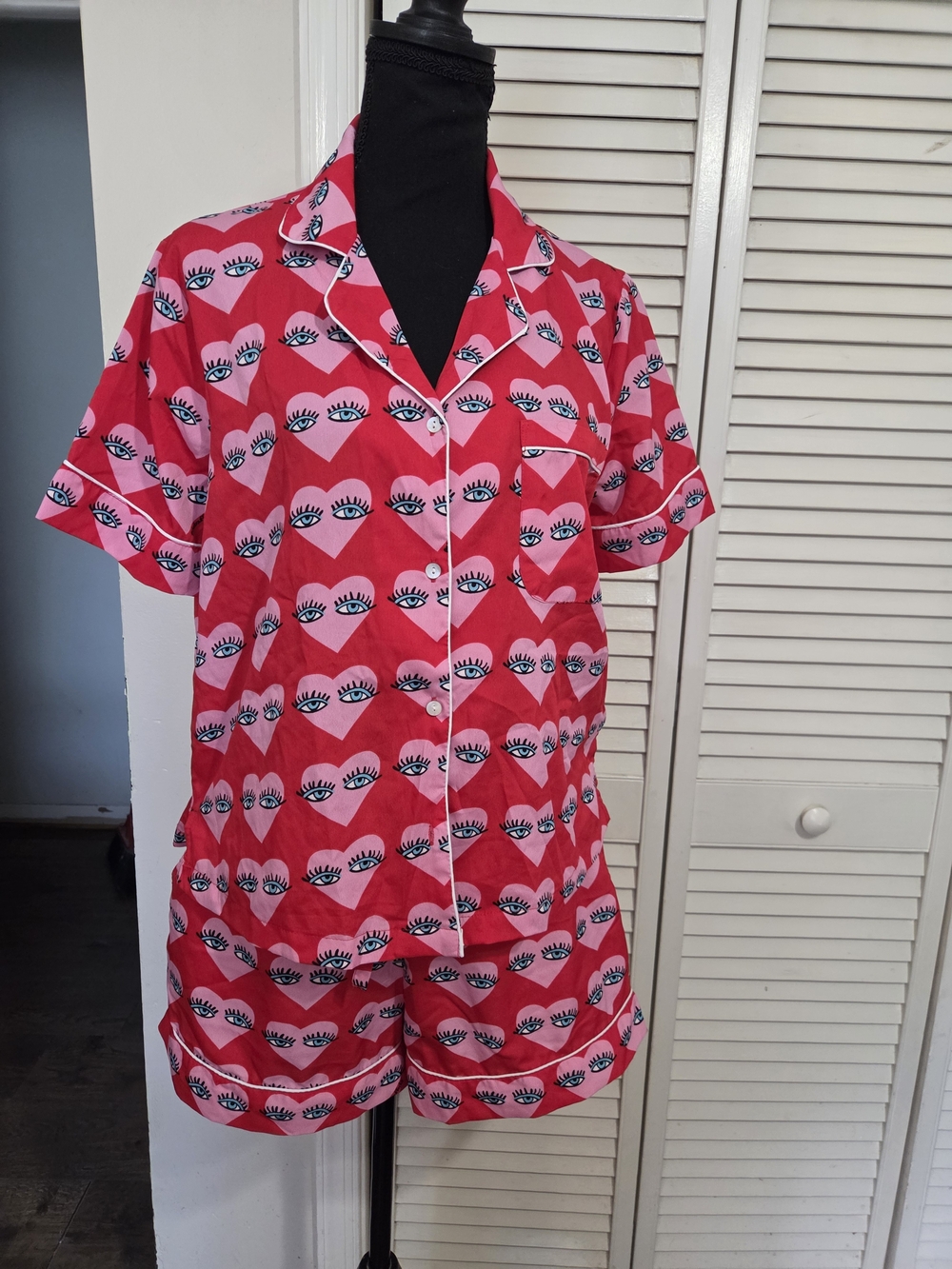 Women’s Short Pajama Set in Bright Pink Heart & Eye Print